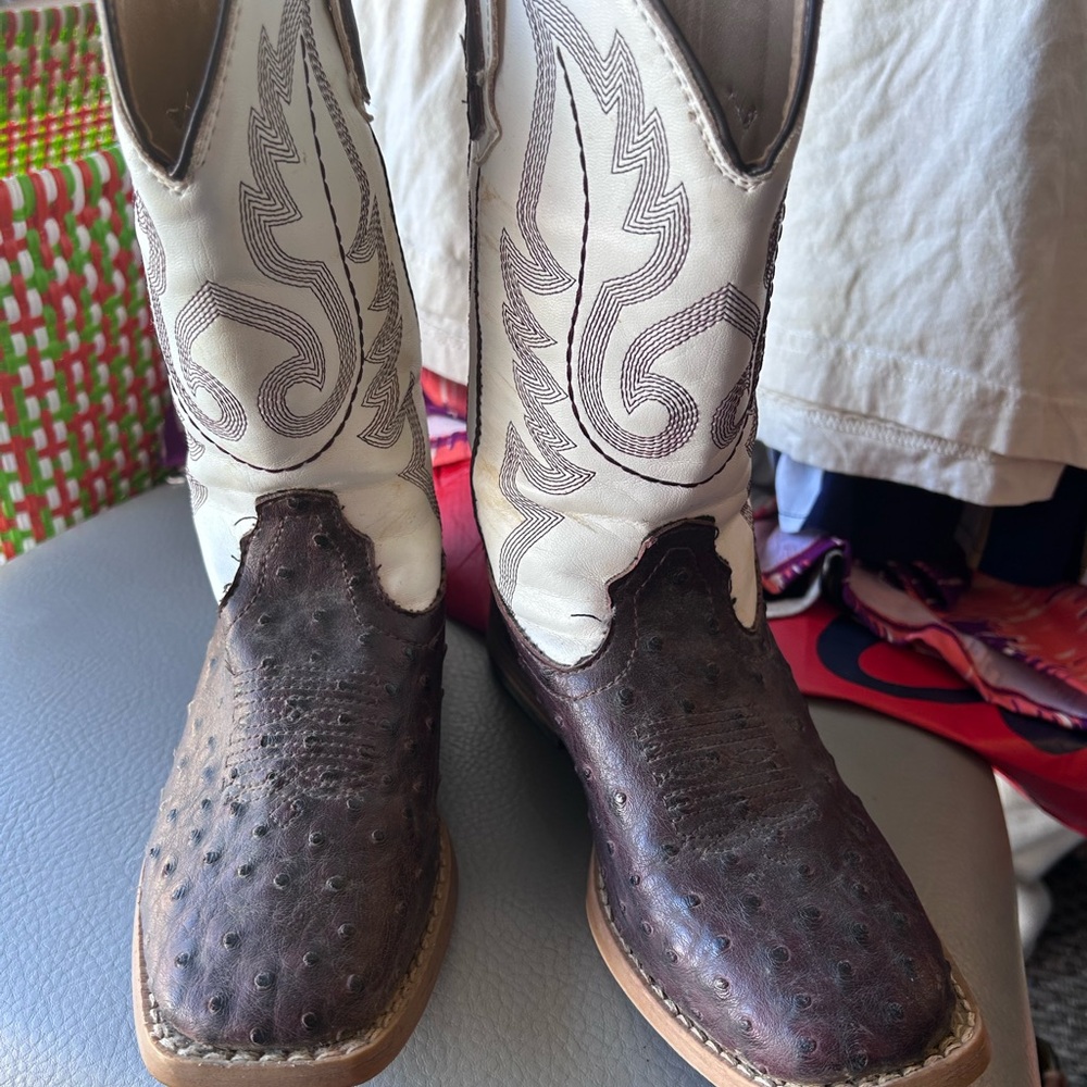 Gently loved Toddler size 3 Ropers